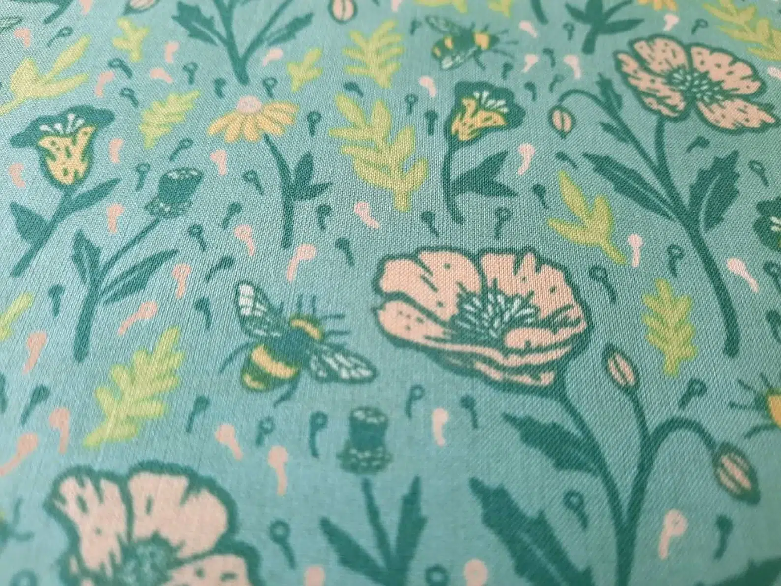 birch organic fabrics: lawn "the wild coast green" by mustard beetle ***reststück 1,80m***