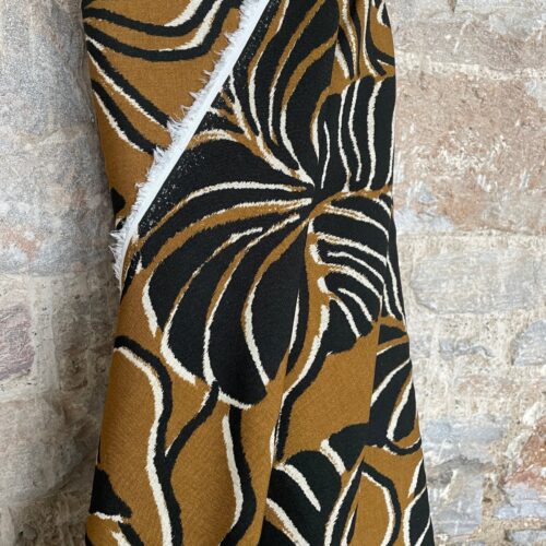 atelier jupe: "pecan brown viscose with black leaves ***reststück 2,50m***