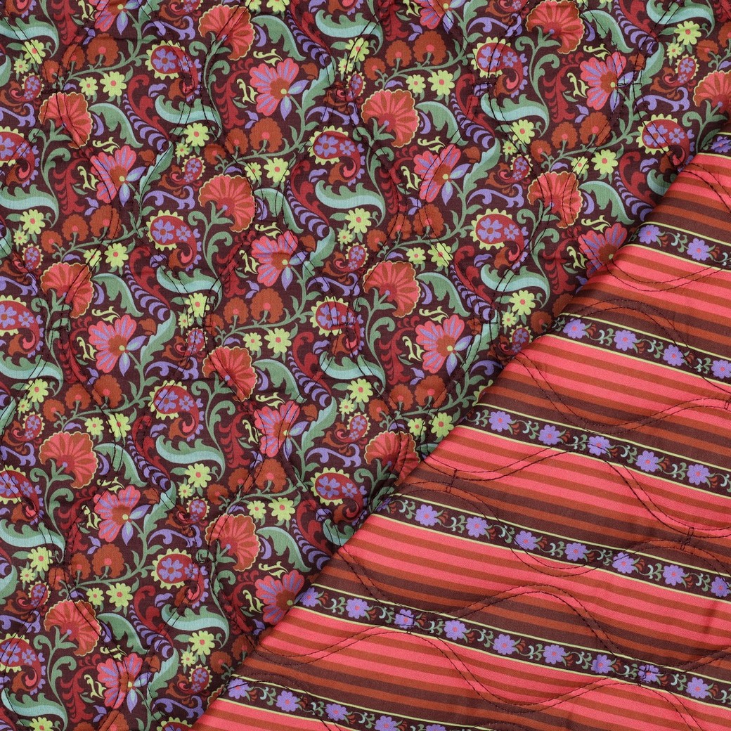 Cotton Voile Stepped Meterware mit moderner Steppstruktur aus Baumwoll-Polyester-Mischung für Bekleidung und Heimtextilien.