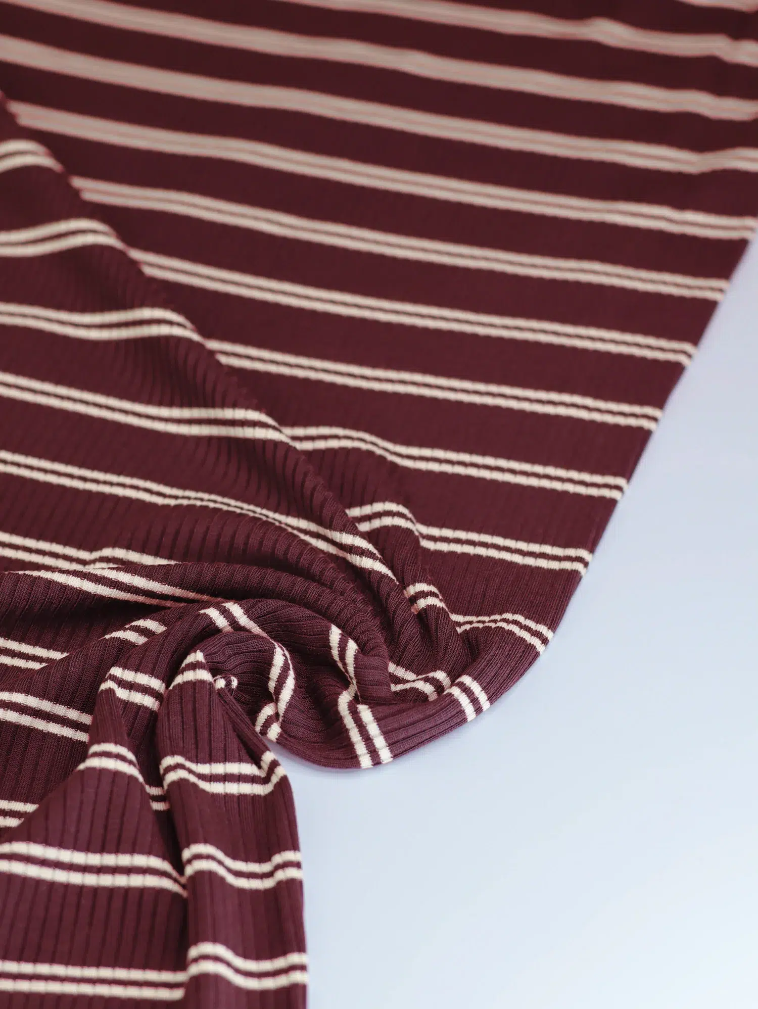 Derby Slim Stripe Jersey von Meet Milk – weicher TENCEL™ Modal Jersey mit feinem Streifenmuster als Meterware