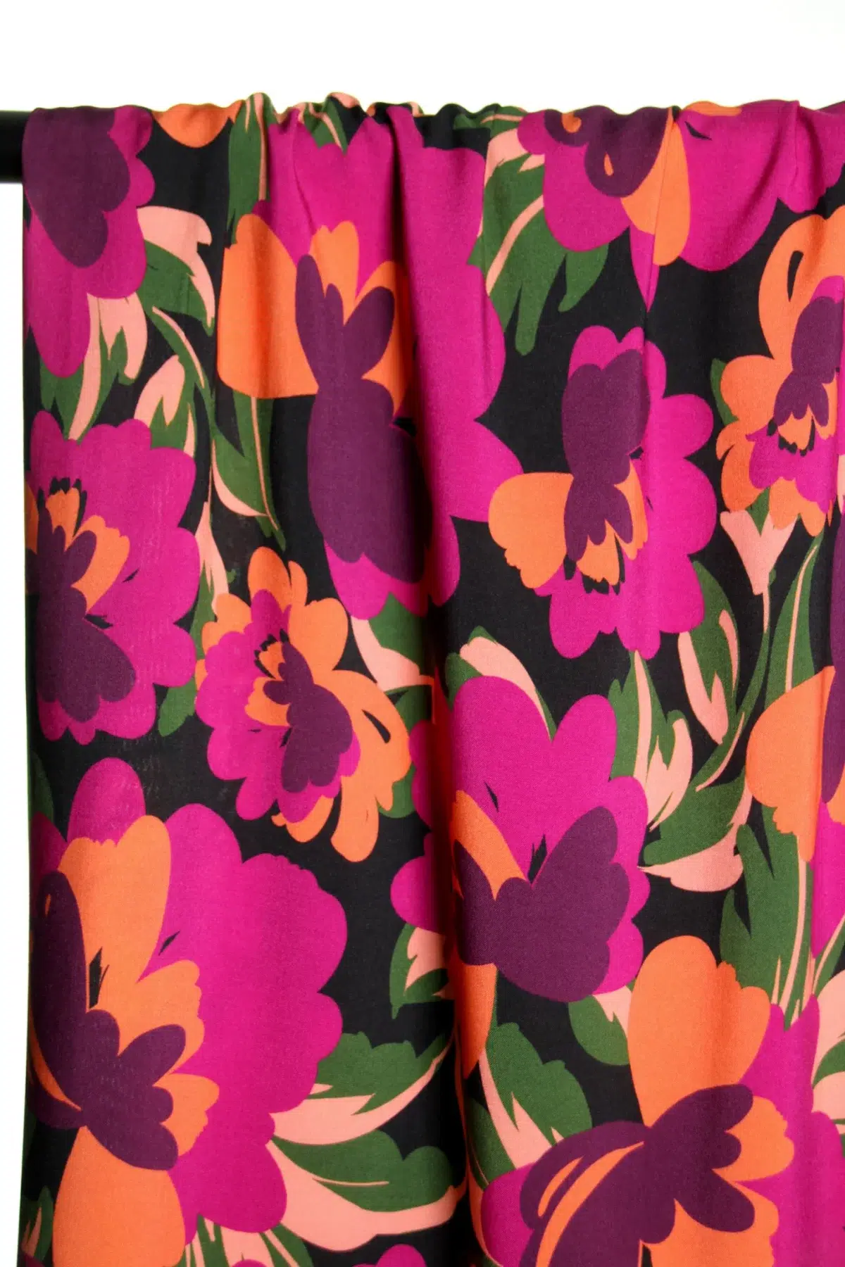 Atelier Jupe: "Fuchsia Flower Viskose" ***Reststück 2,50m***