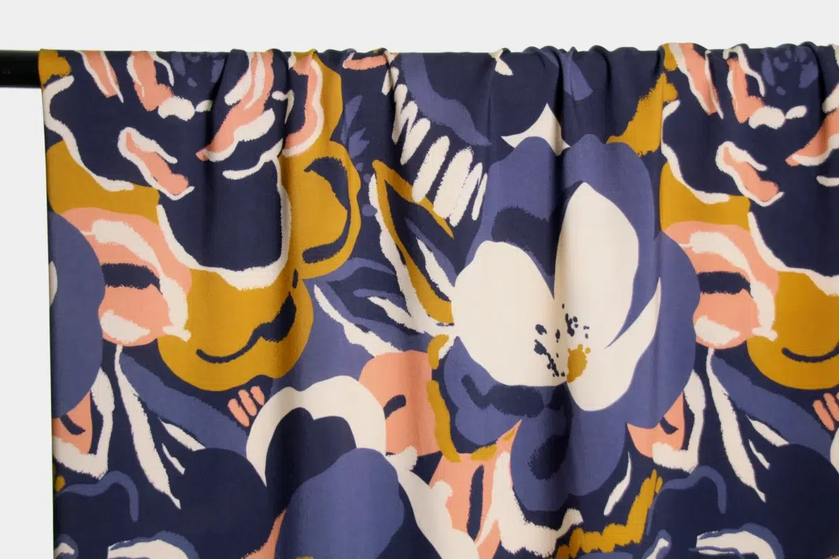 Atelier Jupe: "Blue viscose with painted flowers" Viskose