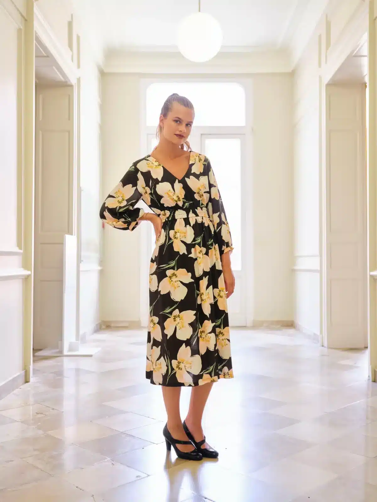 Atelier Jupe: "Black viscose with white flowers" – Bild 2