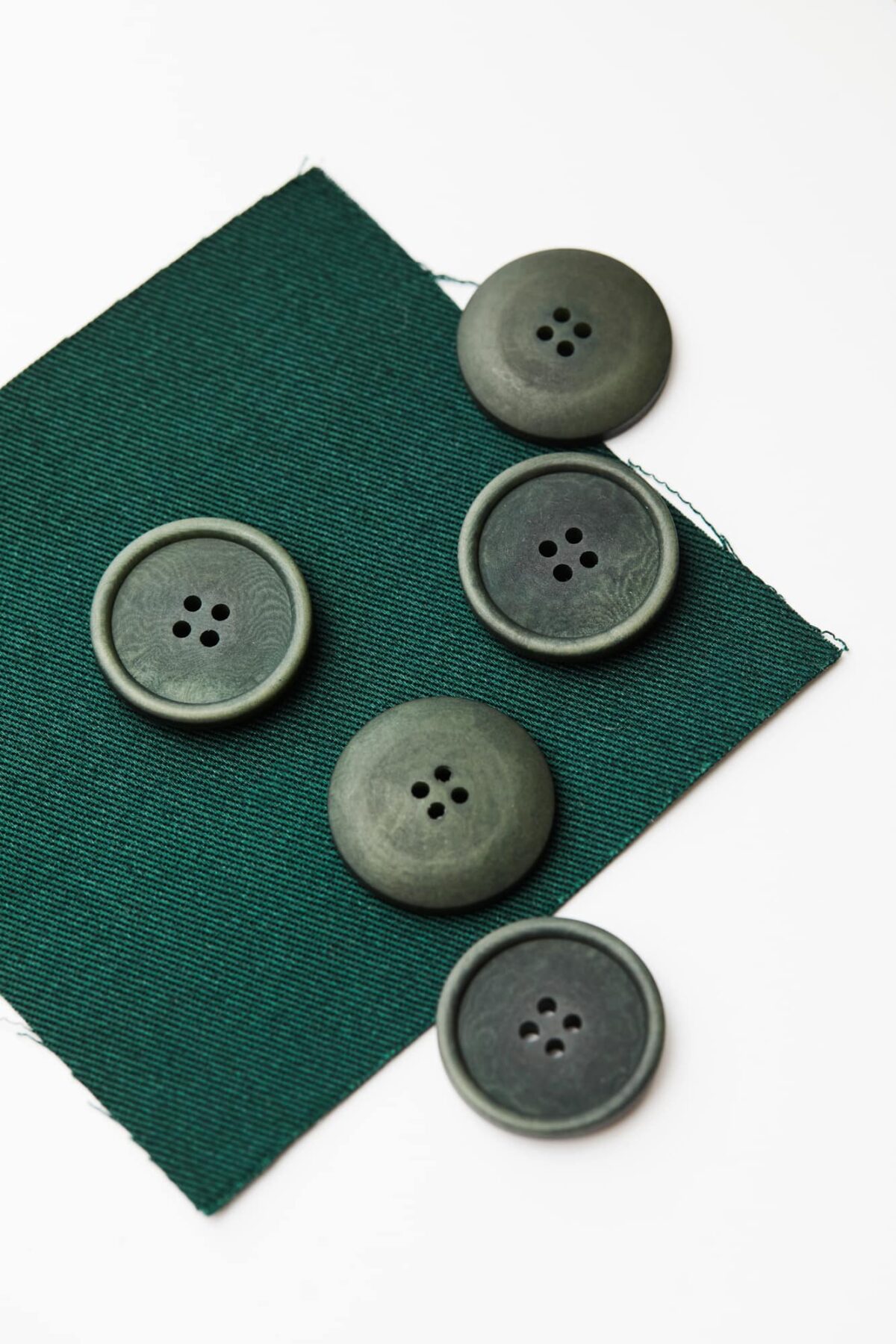Mind the Maker: Blaze Corozo Button Bottle Green 28 mm