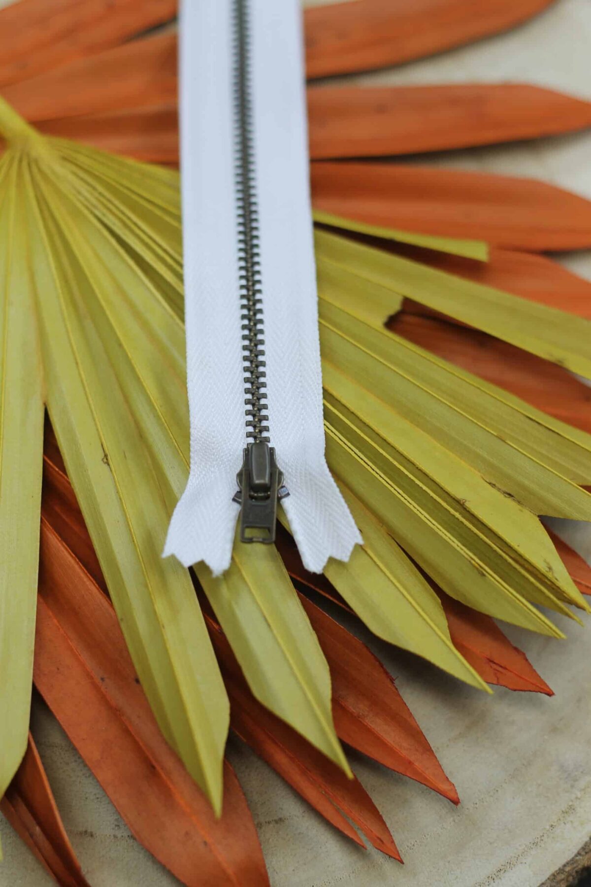 YKK: Metall-Reißverschluss "Farbe Weiß 501" 8-20cm