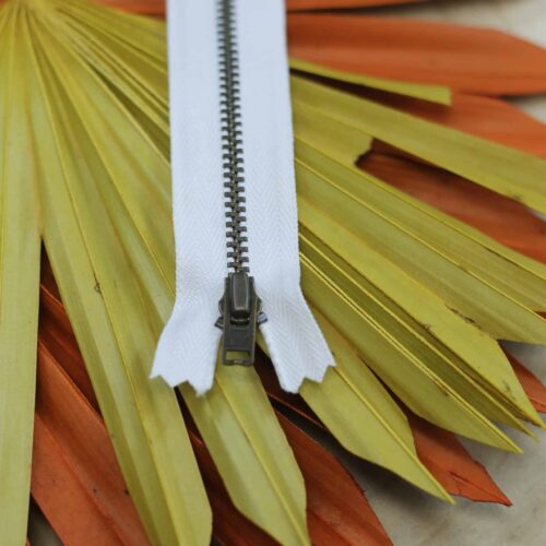 YKK: Metall-Reißverschluss "Farbe Weiß 501" 8-20cm
