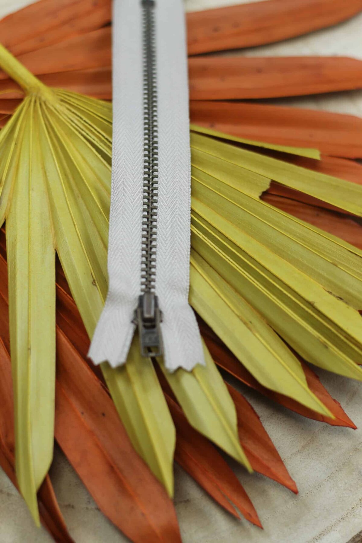YKK: Metall-Reißverschluss "Farbe Beige 572" 8-20cm