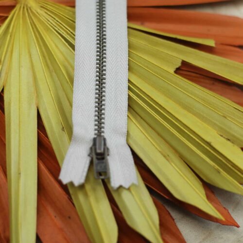 YKK: Metall-Reißverschluss "Farbe Beige 572" 8-20cm