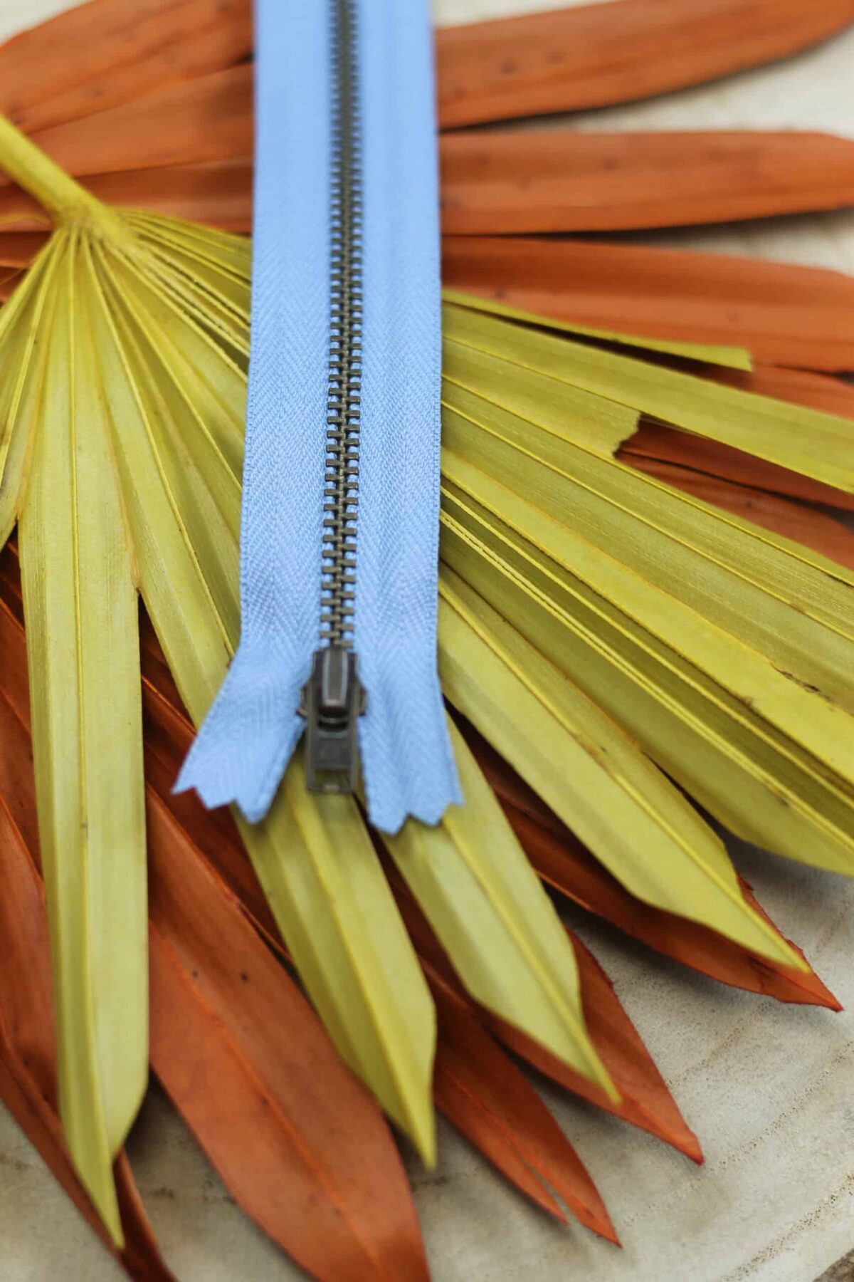 YKK: Metall-Reißverschluss "Farbe Hellblau 546" 8-20cm