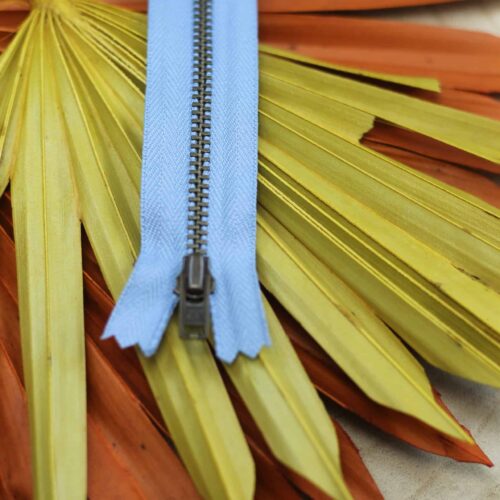 YKK: Metall-Reißverschluss "Farbe Hellblau 546" 8-20cm