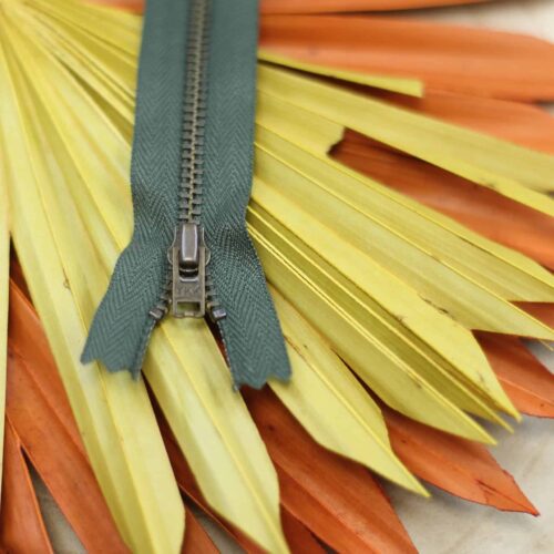 YKK: Metall-Reißverschluss "Farbe Khaki 576" 8-20cm