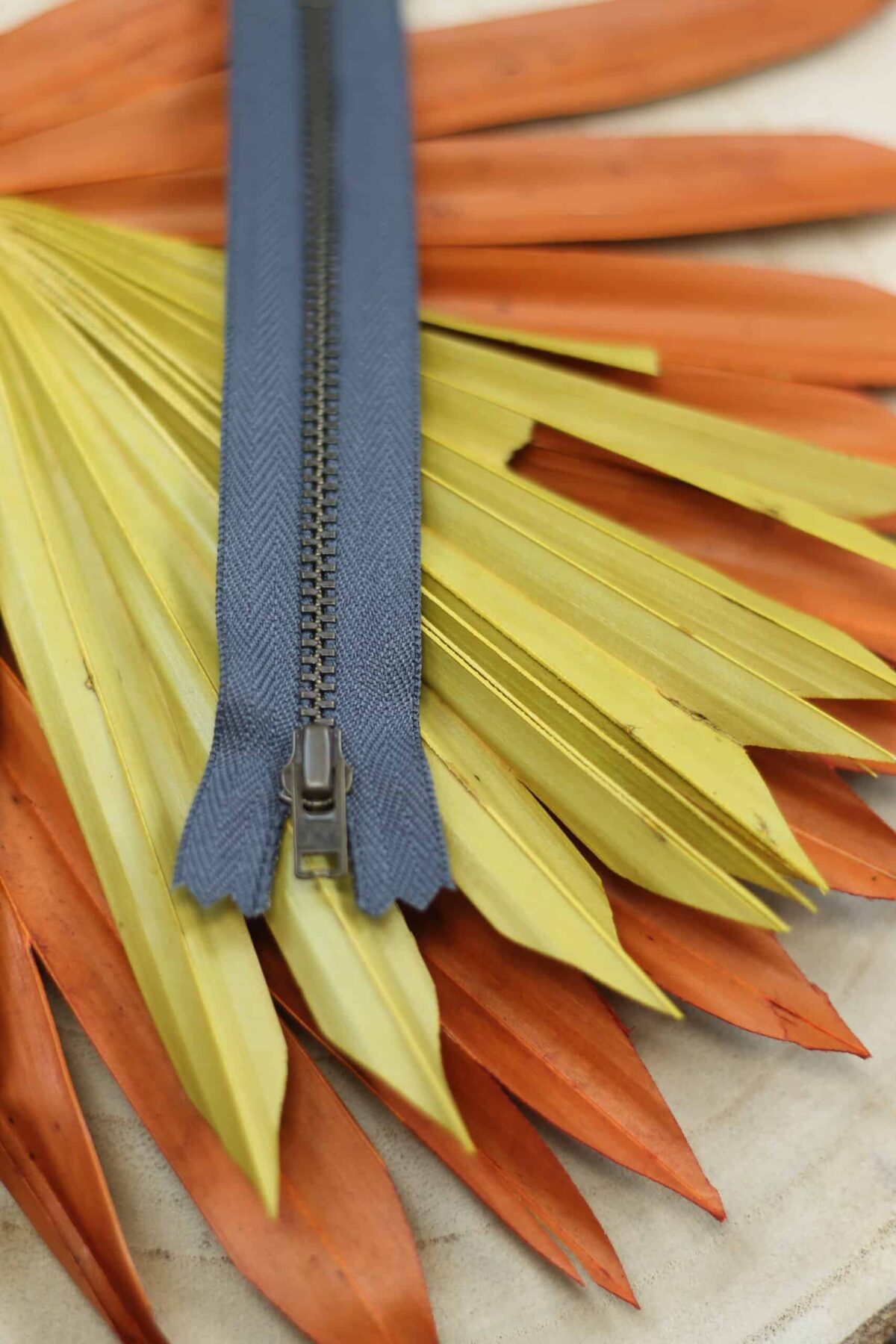 YKK: Metall-Reißverschluss "Farbe Anthrazit 182" 8-20cm