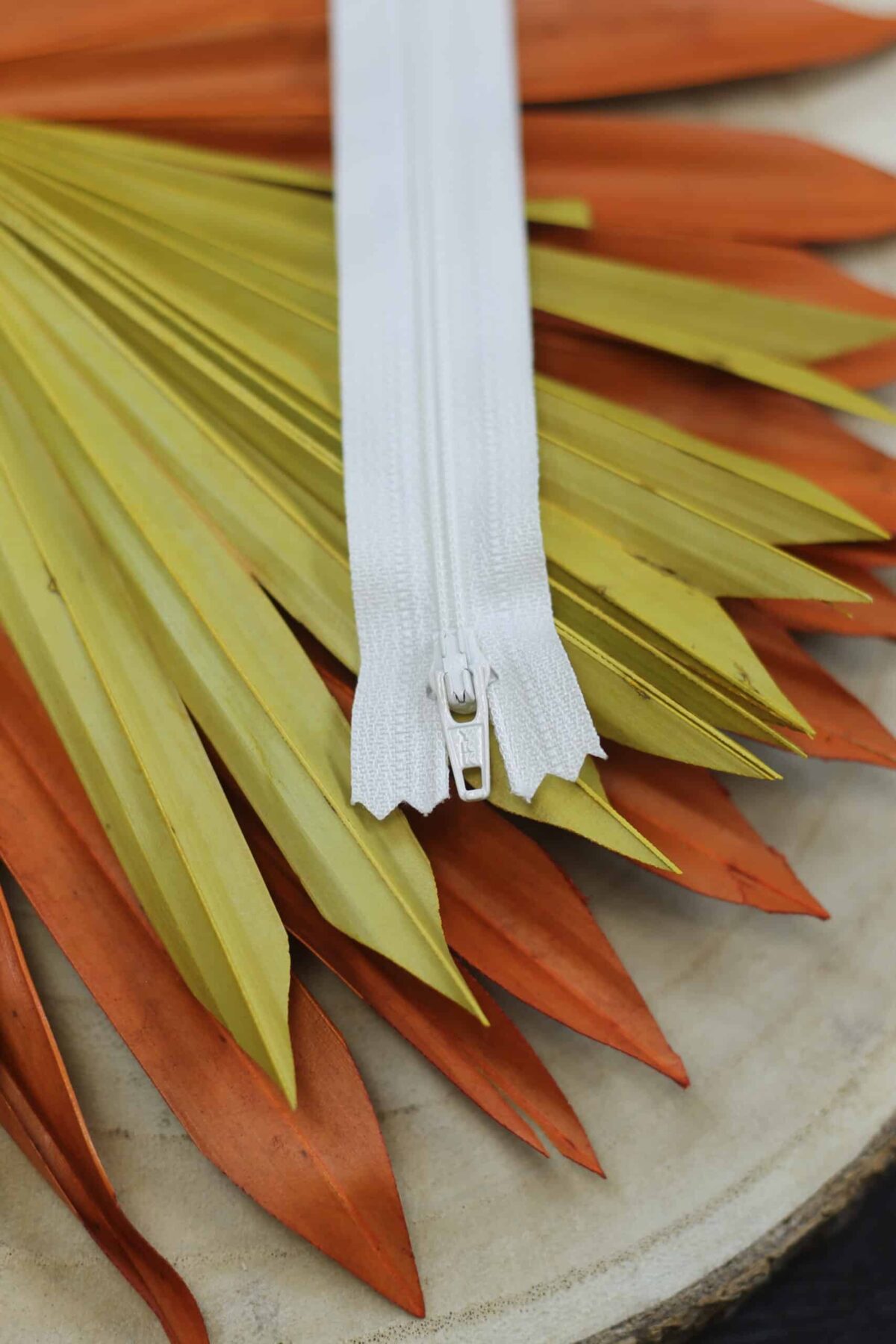YKK: Reißverschluss "Farbe Ecru 841" 12-40cm