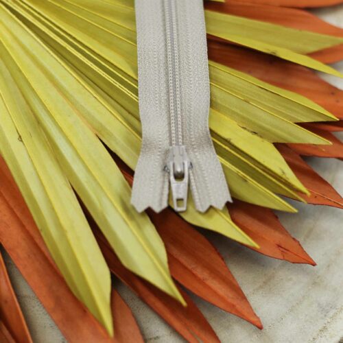 YKK: Reißverschluss "Farbe Sand 573" 12-40cm