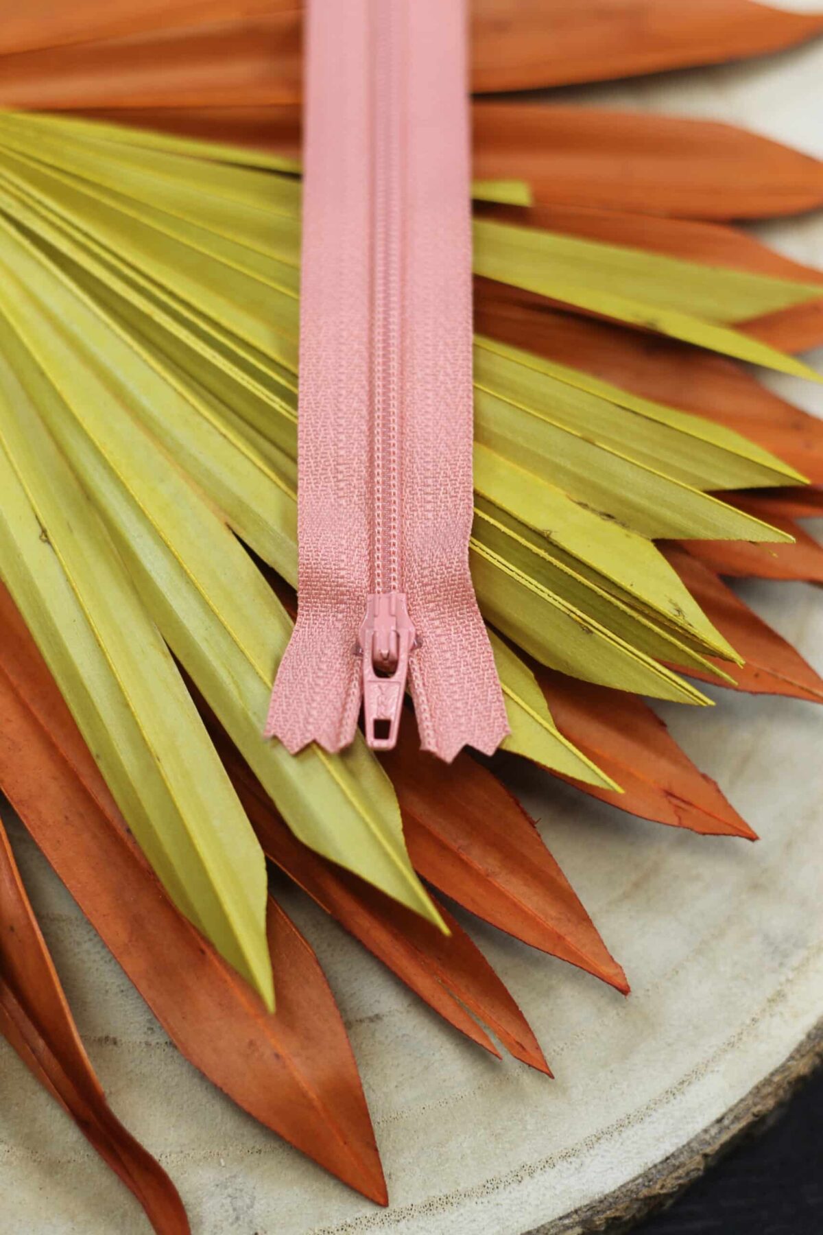 YKK: Reißverschluss "Farbe Lachs 813" 12-40cm
