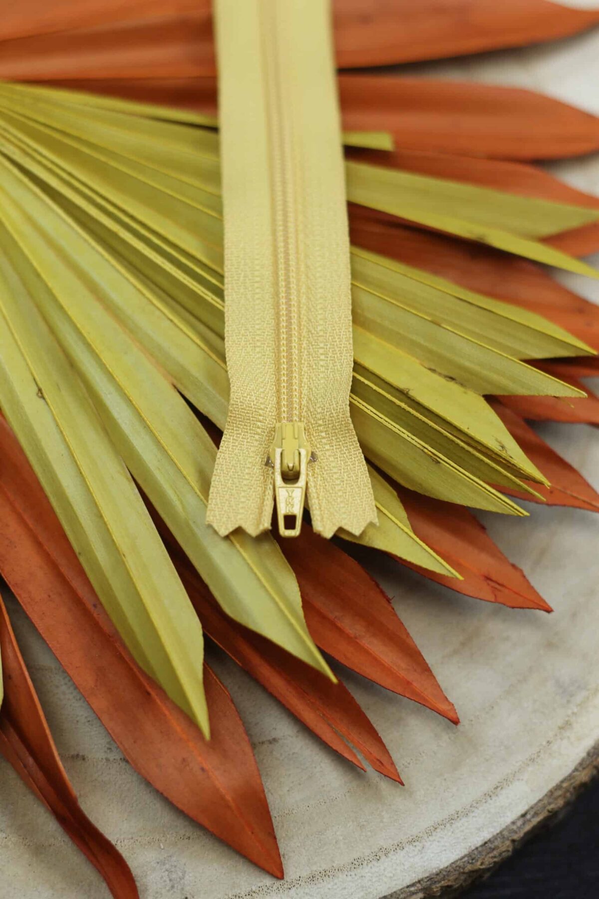 YKK: Reißverschluss "Farbe Gelb 844" 12-40cm