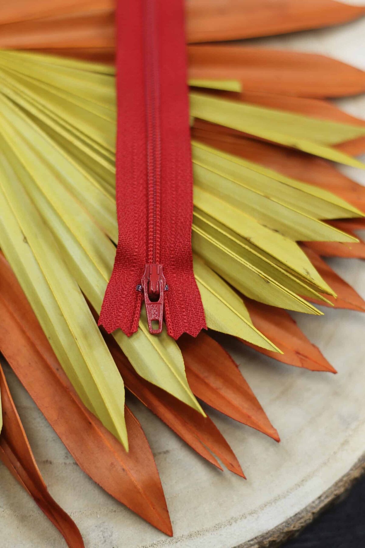 YKK: Reißverschluss "Farbe Rot 517" 12-40cm