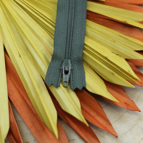 YKK: Reißverschluss "Farbe Khaki 567" 12-40cm