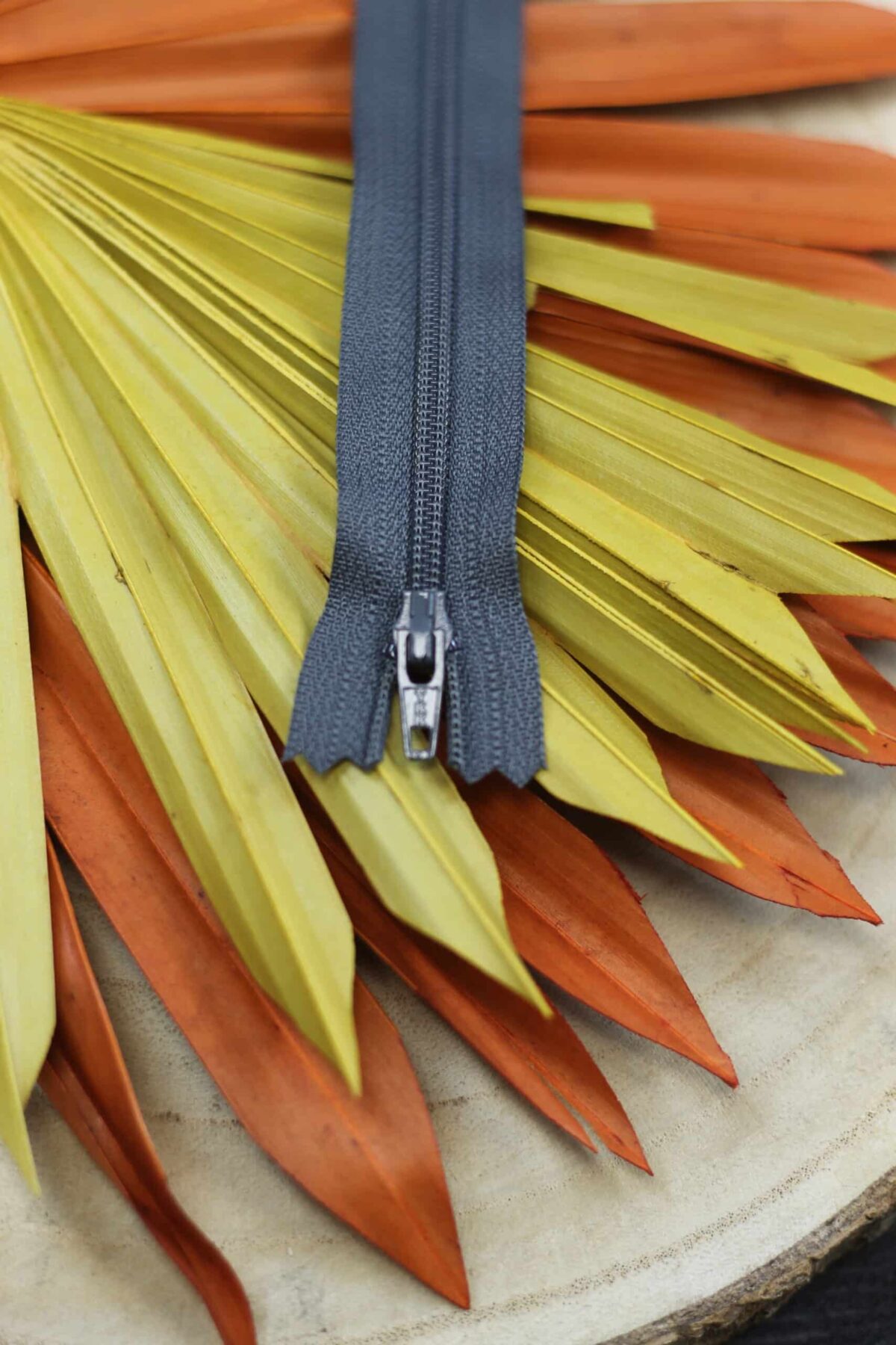 YKK: Reißverschluss "Farbe Grau 182" 12-40cm