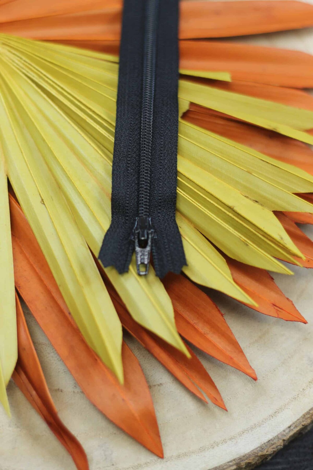 YKK: Reißverschluss "Farbe Schwarz 580" 12-40cm