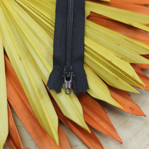 YKK: Reißverschluss "Farbe Schwarz 580" 12-40cm