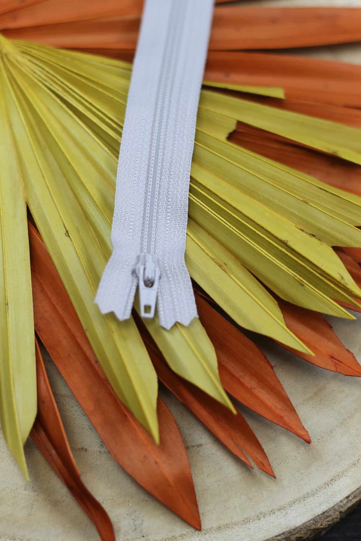 YKK: Reißverschluss "Farbe Hellgrau 154" 12-40cm