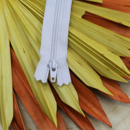 YKK: Reißverschluss "Farbe Hellgrau 154" 12-40cm