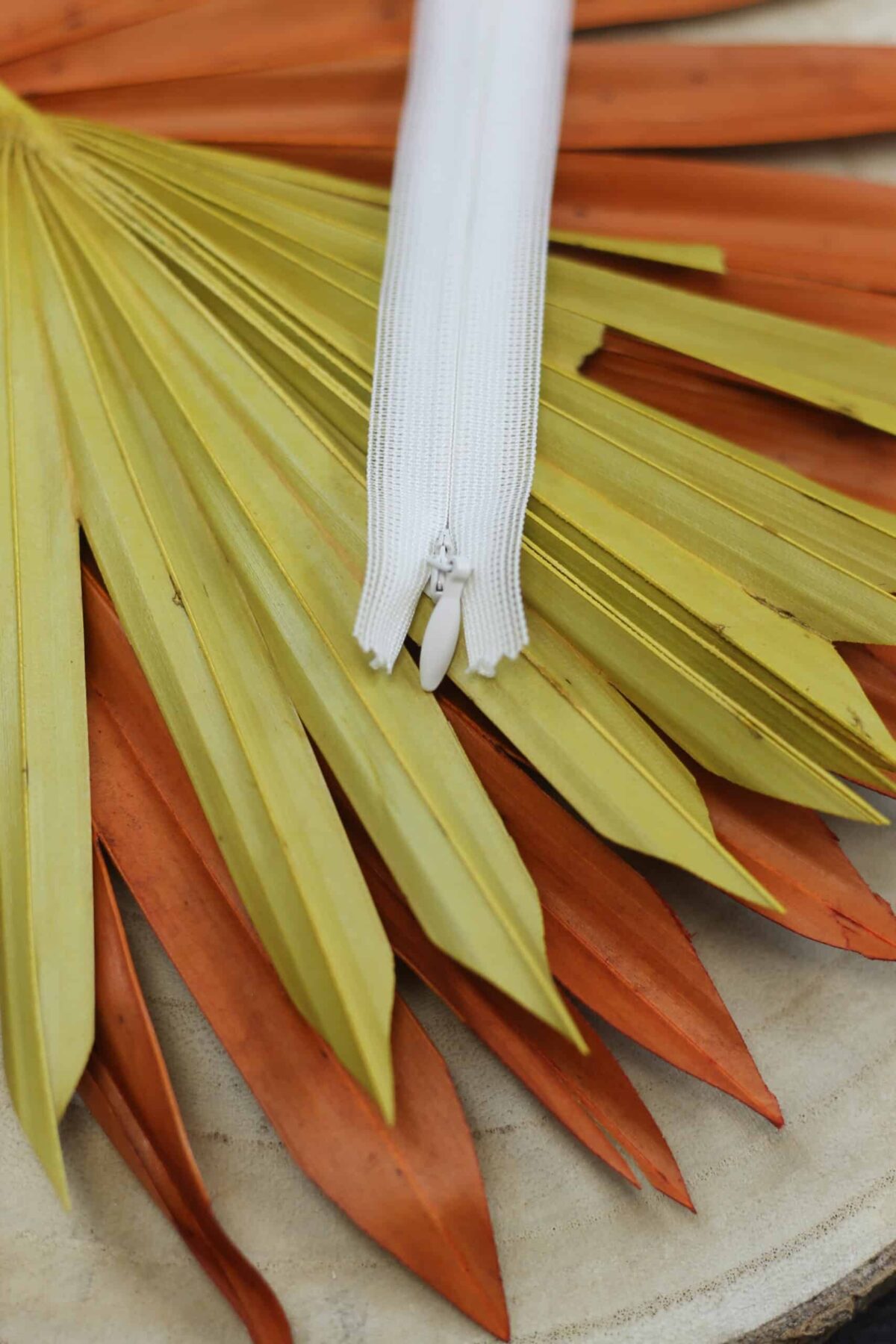YKK: Reißverschluss nahtverdeckt "Farbe Ecru 841" 22-60cm