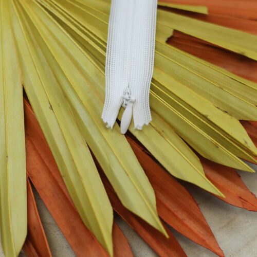 YKK: Reißverschluss nahtverdeckt "Farbe Ecru 841" 22-60cm