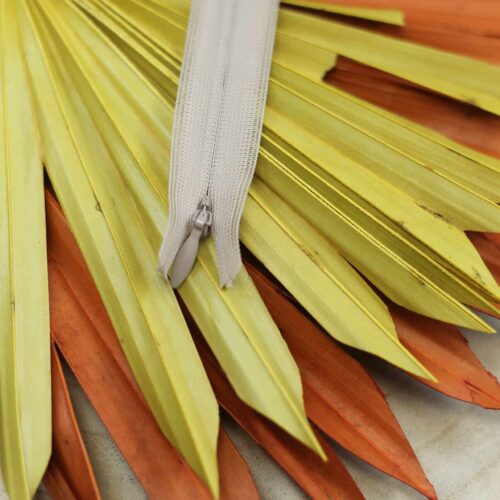 YKK: Reißverschluss nahtverdeckt "Farbe Sand 573" 22-60cm