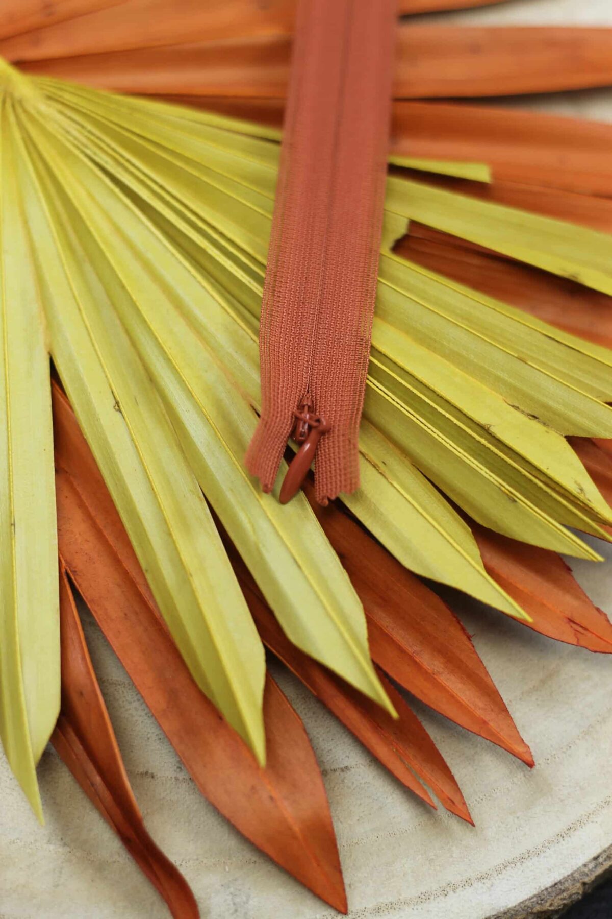 YKK: Reißverschluss nahtverdeckt "Farbe Terra 850" 22-60cm
