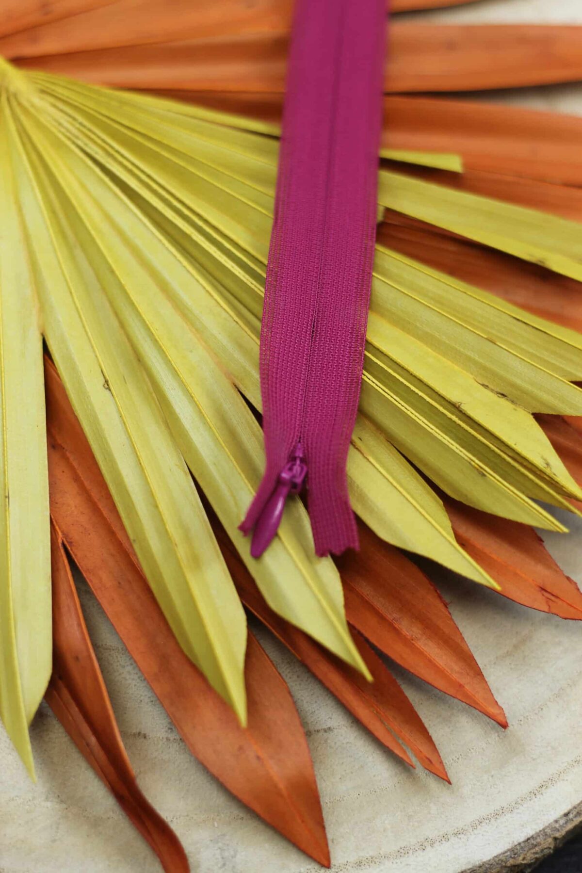 YKK: Reißverschluss nahtverdeckt "Farbe Fuchsia 853" 22-60cm