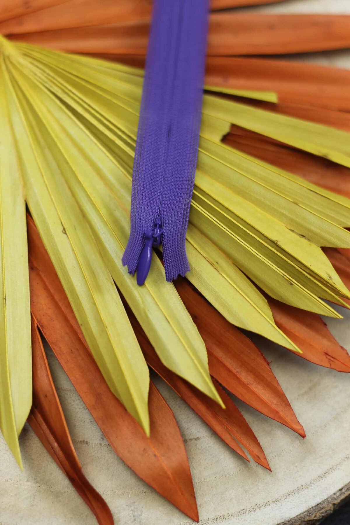 YKK: Reißverschluss nahtverdeckt "Farbe Lila 559" 22-60cm