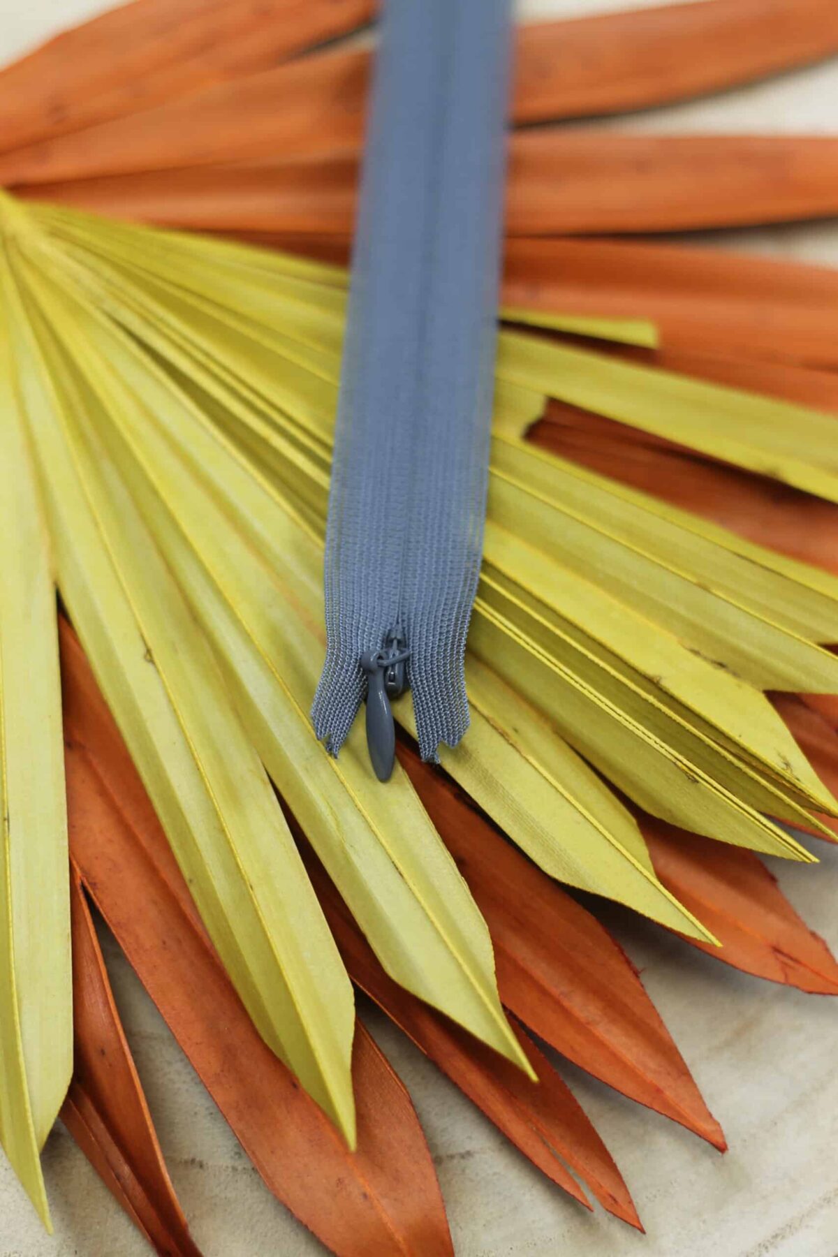 YKK: Reißverschluss nahtverdeckt "Farbe Grau 578" 22-60cm