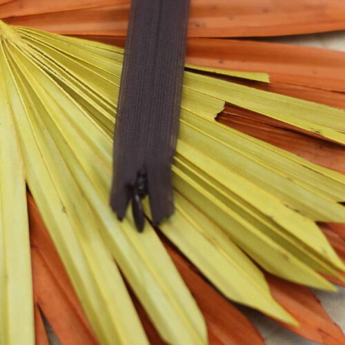 YKK: Reißverschluss nahtverdeckt "Farbe Dunkelbraun 570" 22-60cm
