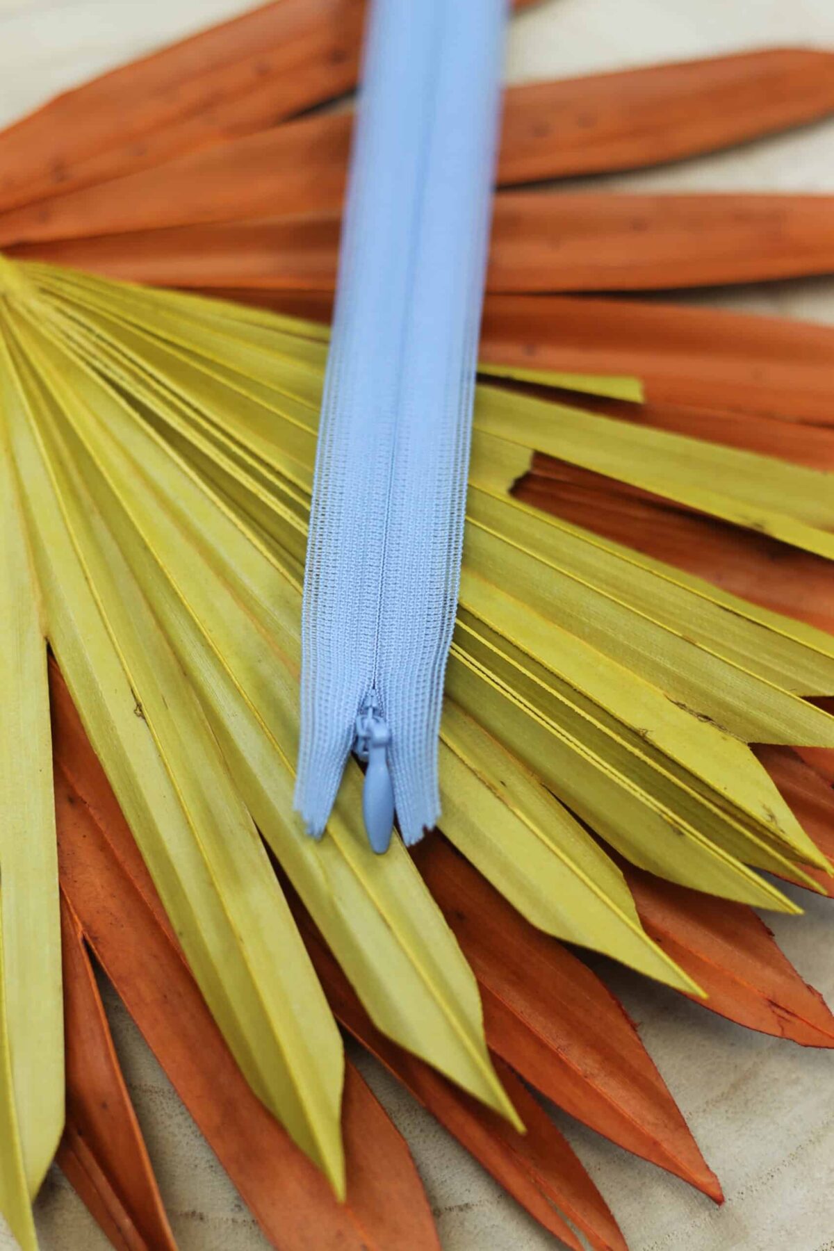 YKK: Reißverschluss nahtverdeckt "Farbe Hellblau 546" 22-60cm