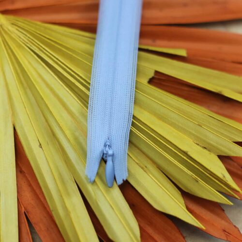 YKK: Reißverschluss nahtverdeckt "Farbe Hellblau 546" 22-60cm