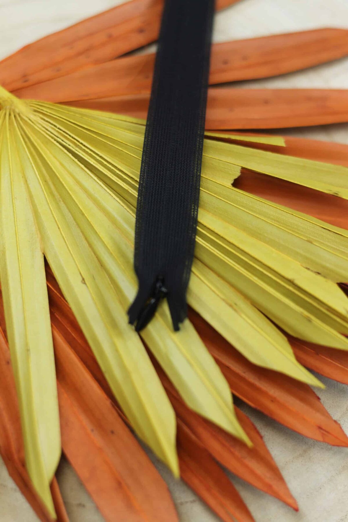 YKK: Reißverschluss nahtverdeckt "Farbe Schwarz 580" 22-60cm
