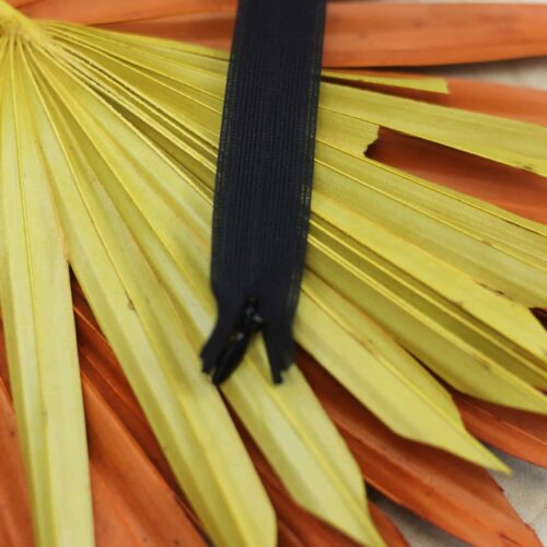 YKK: Reißverschluss nahtverdeckt "Farbe Schwarz 580" 22-60cm