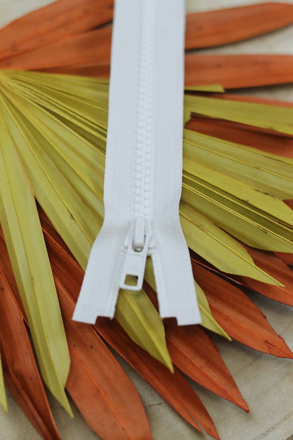 YKK: Reißverschluss teilbar "Farbe Ecru 841" 25-80cm