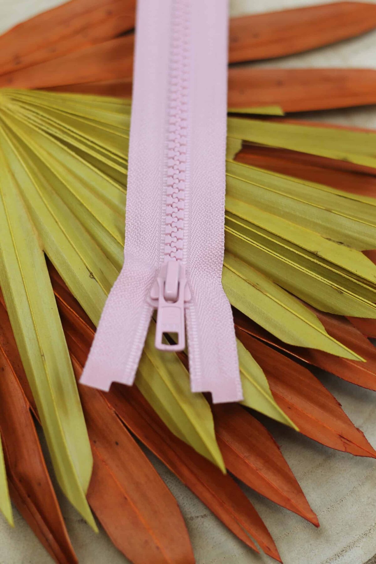 YKK: Reißverschluss teilbar "Farbe Hellrosa 811" 25-80cm