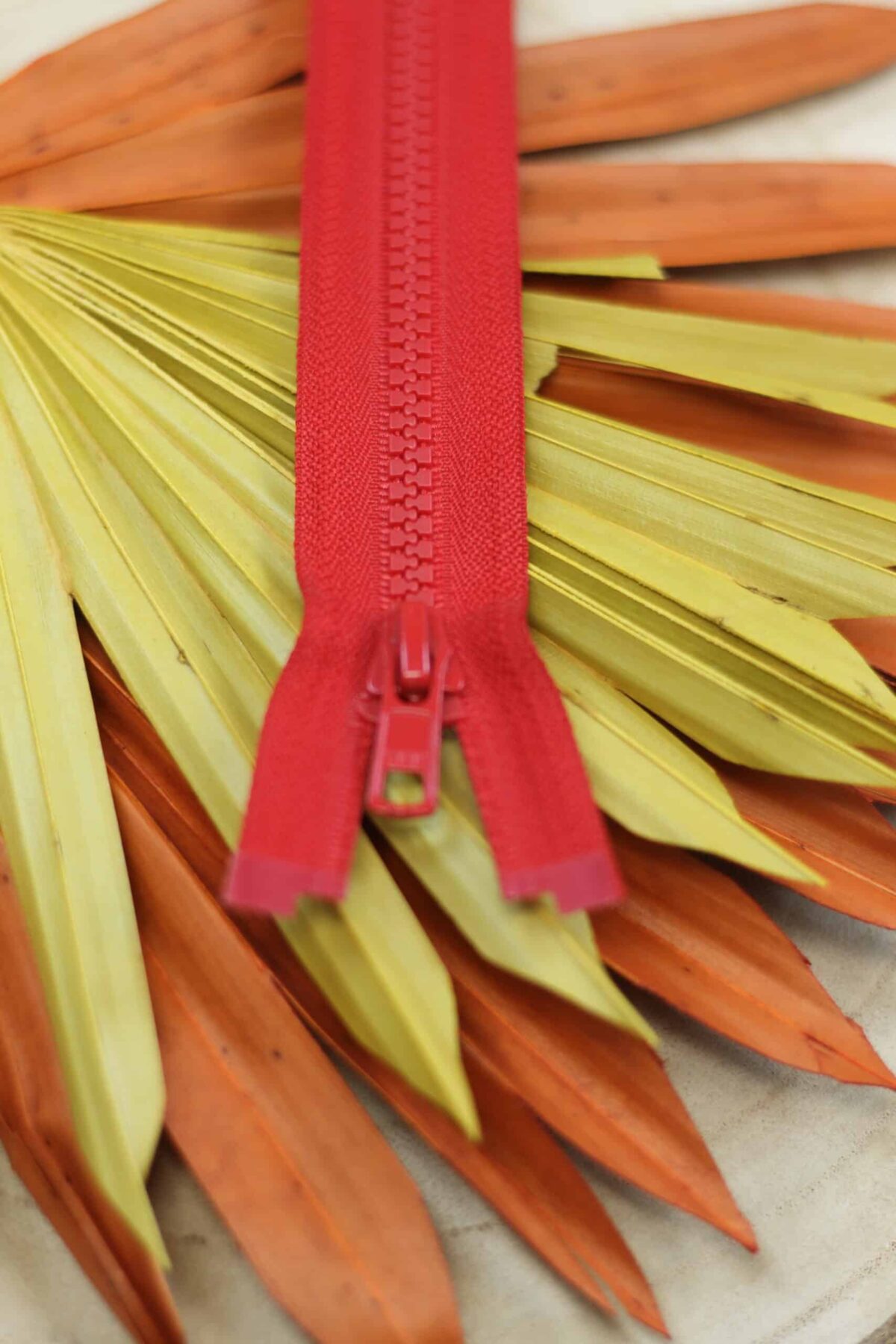 YKK: Reißverschluss teilbar "Farbe Rot 519" 25-80cm