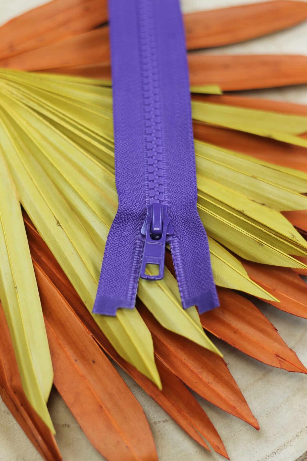 YKK: Reißverschluss teilbar "Farbe Lila 559" 25-80cm