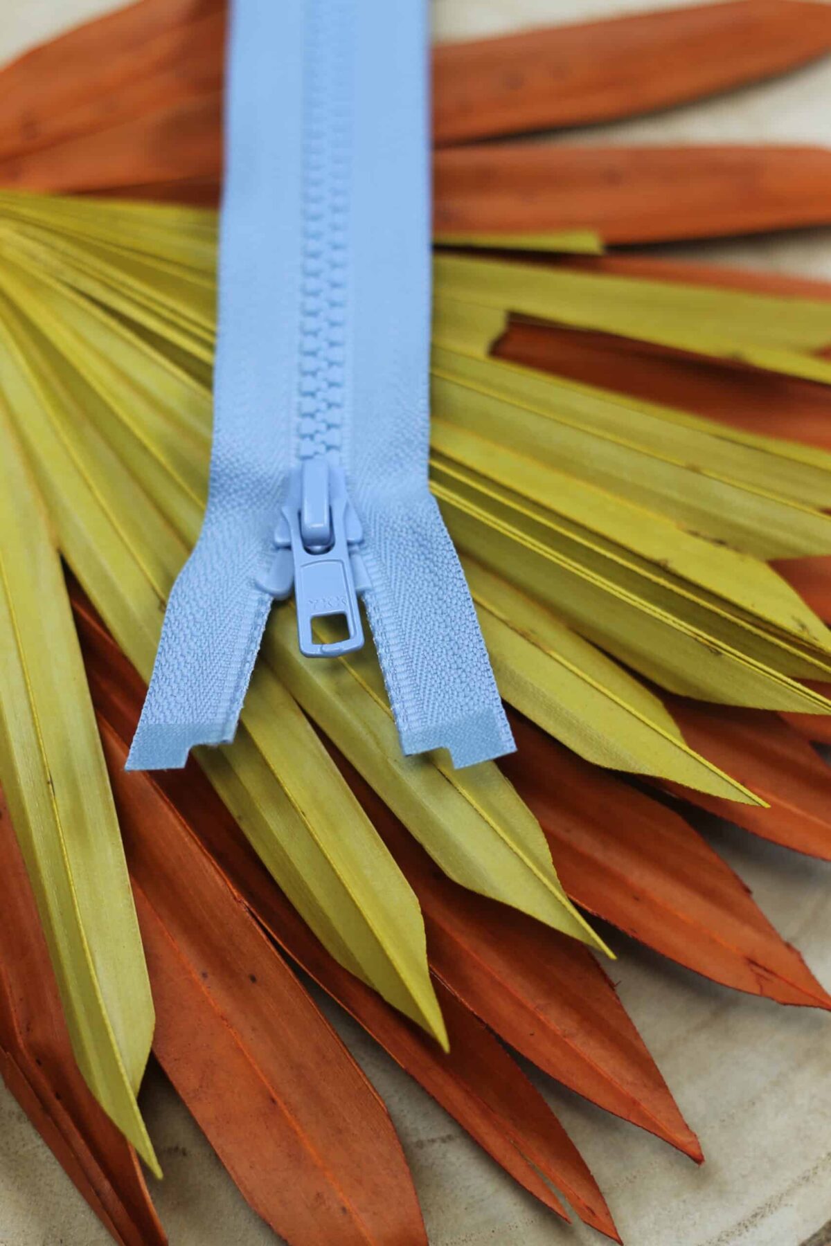 YKK: Reißverschluss teilbar "Farbe Hellblau 546" 25-80cm