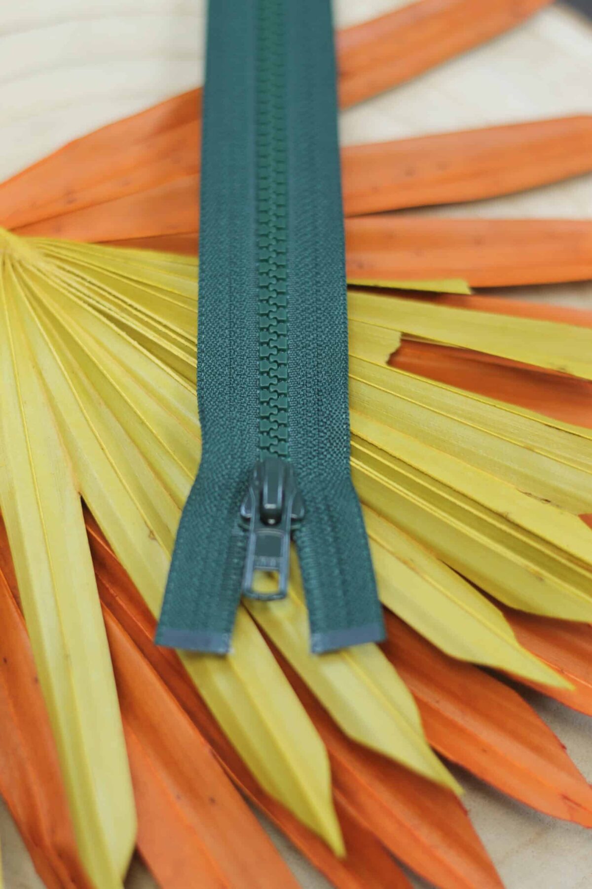 YKK: Reißverschluss teilbar "Farbe Dunkelgrün 890" 25-80cm