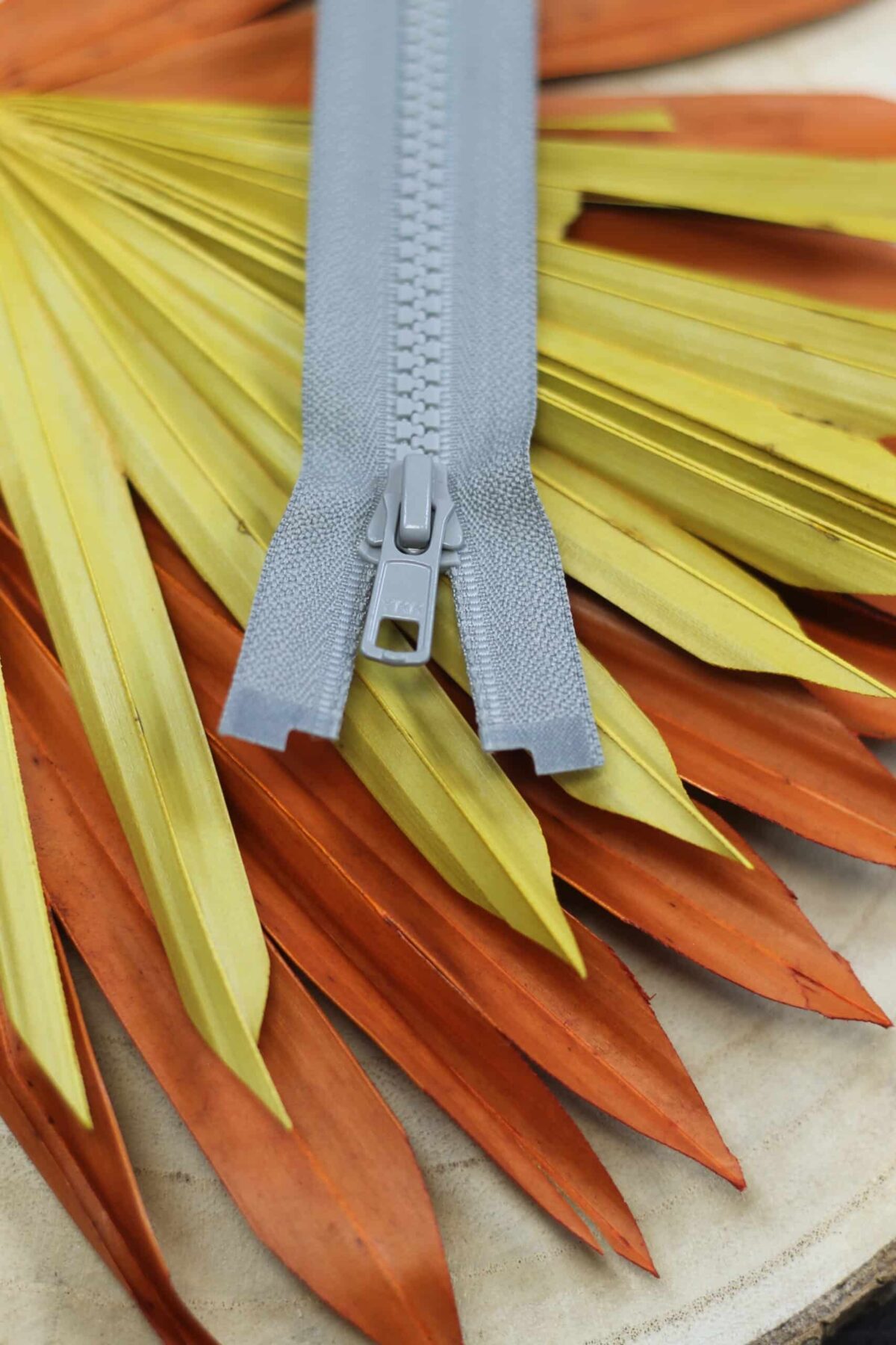 YKK: Reißverschluss teilbar "Farbe Taupe 577" 25-80cm