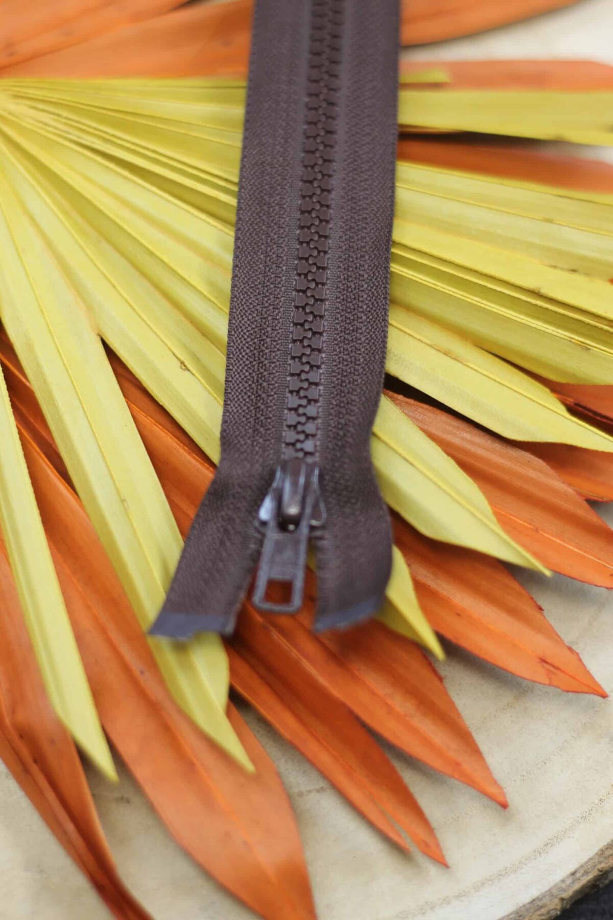 YKK: Reißverschluss teilbar "Farbe Dunkelbraun 570" 25-80cm