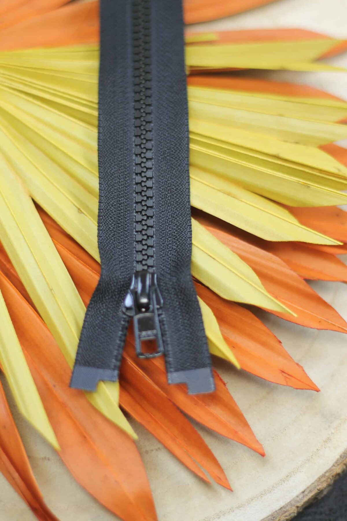 YKK: Reißverschluss teilbar "Farbe Schwarz 580" 25-80cm