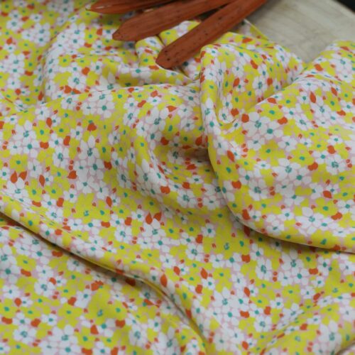 Italienischer Deadstock: Viskose "Blumenmuster Gelb" ***Reststück 0,90m***