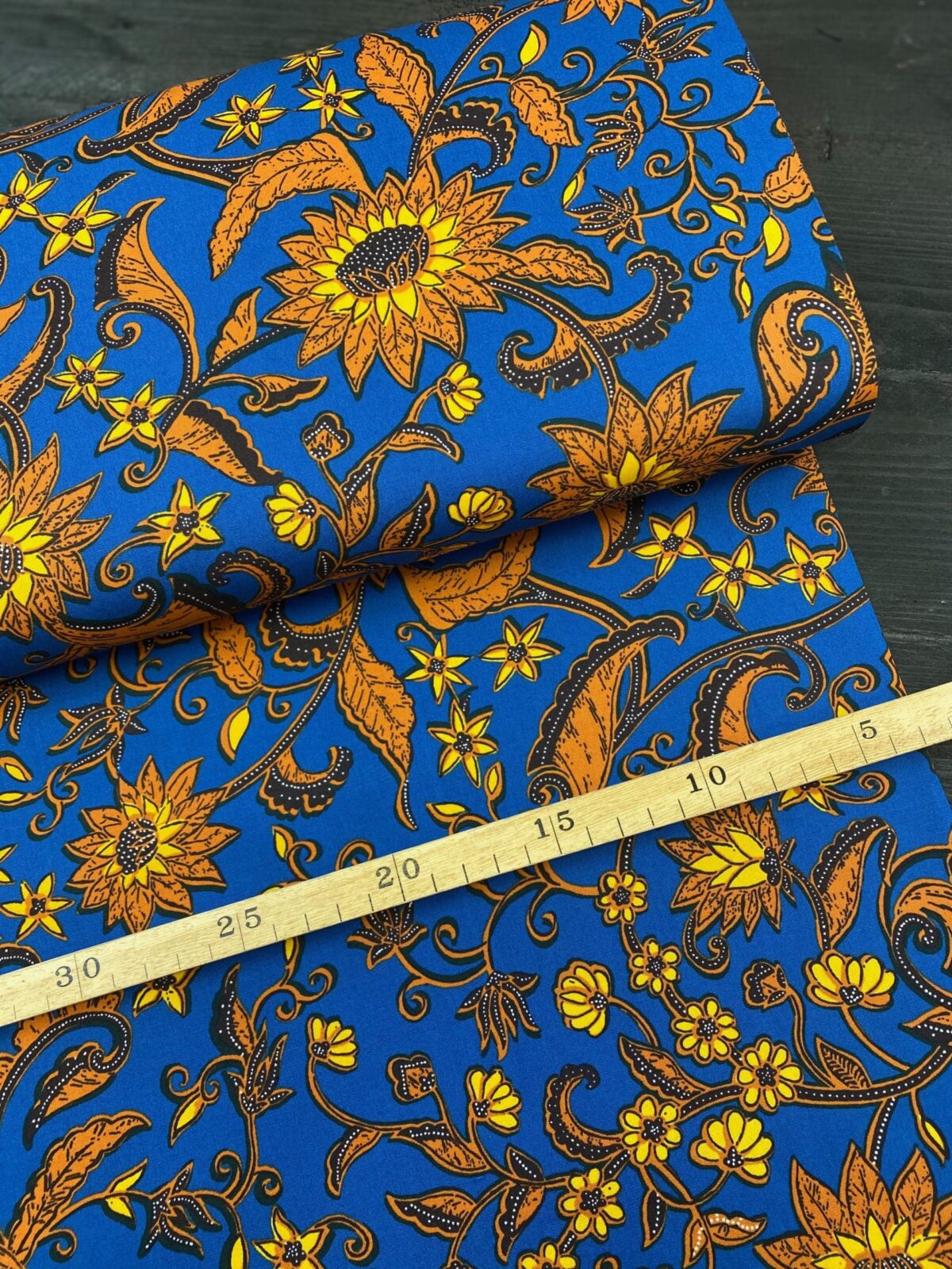 Baumwolle: Japanisch Große gelbe Blumen auf Blau